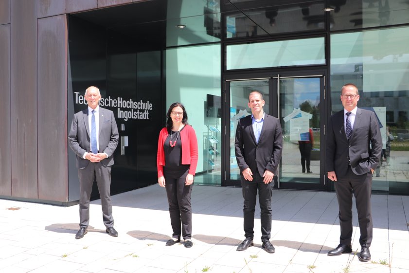 Prof. Dr. Walter Schober (von links, THI-Präsident), Sandra Simovich (Generalkonsulin Israel), Liran Sahar (Vize-Generalkonsul Israel), Prof. Dr. Georg Rosenfeld (IFG-Vorstands-Mitglied für Wirtschaftsförderung und Digitalisierung). Fotos: THI