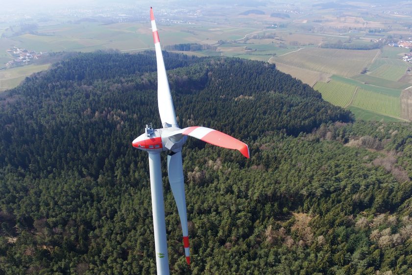 Das erste Bürgerwindrad im so genannten Lustholz. Foto: Karl Ebensberger