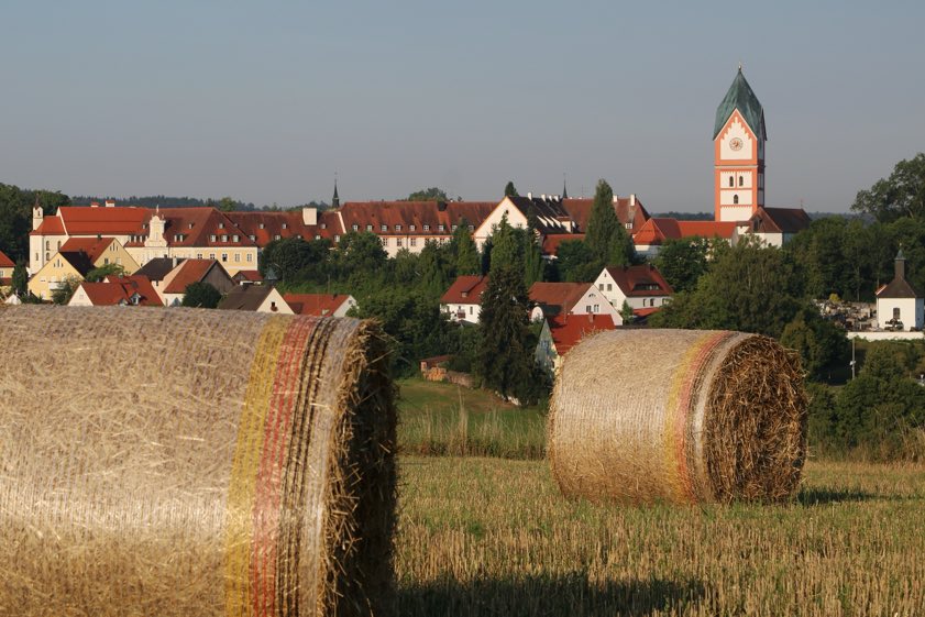 Blick auf Scheyern mit dem Kloster. Foto: Ludwig Schrätzenstaller