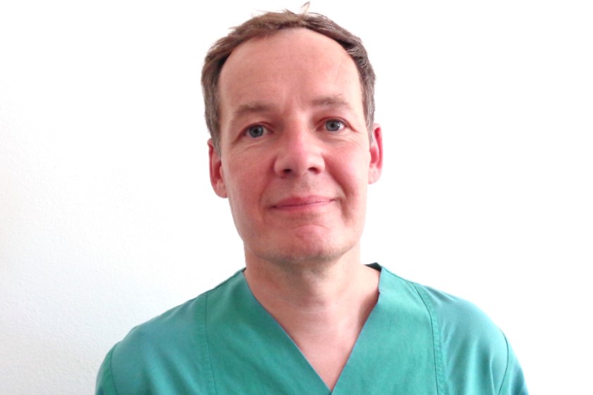 Ulrich Franz ist zweiter Hauptoperateur am Endoprothetik-Zentrum im Krankenhaus Mainburg. Foto: Frömer