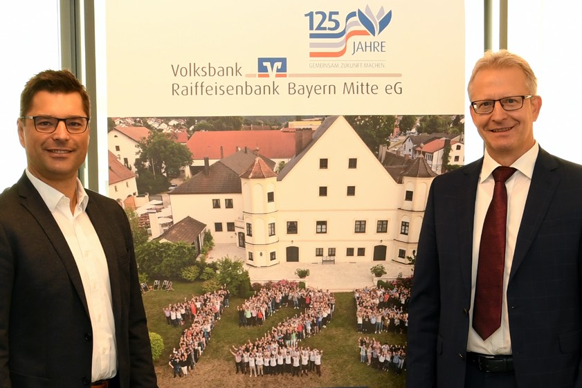 Vorstands-Mitglied Andreas Streb und Regional-Leiter Rohland Bohlig.