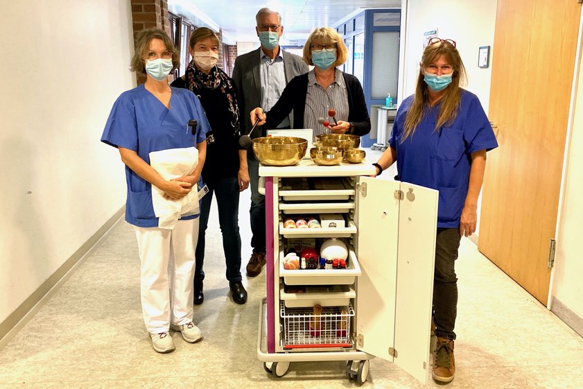 Von links: Katharina Kolmeder (Leitung palliativ-medizinischer Dienst), Henriette Wanninger (Hospiz-Koordinatorin und Palliativ-Ärztin), Eugen Braun (Zweiter Vorsitzender des Hospizvereins und Orthopäde), Karin Post (Hospiz-Koordinatorin, palliativ-medizinischer Dienst), Elisabeth Haimerl (ärztliche Leitung palliativ-medizinischer Dienst). Foto: Frömer