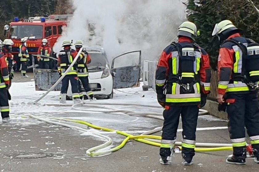Dieses Foto zeigt den Lösch-Einsatz nach dem ersten Brand am 5. Januar in Münchsmünster. Foto: Feuerwehr Münchsmünster