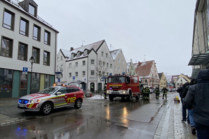 Feuerwehr-Einsatz im städtischen Verwaltungs-Gebäude am Sigleck (rechts). Foto: Sarah Lena Neumaier