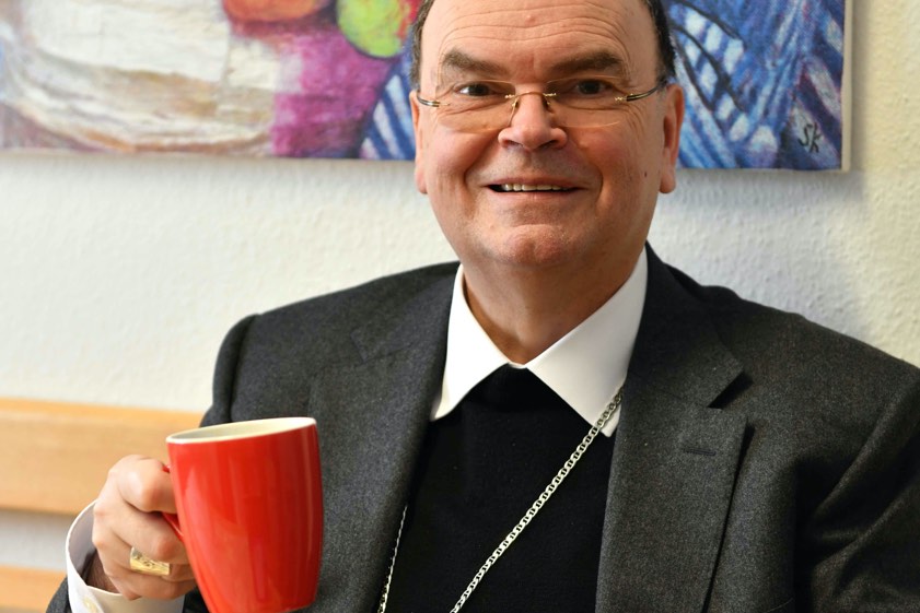 Bischof Bertram Meier ist Unterstützer des Fasten-Projekts. Fotos: Maria Steber, pba
