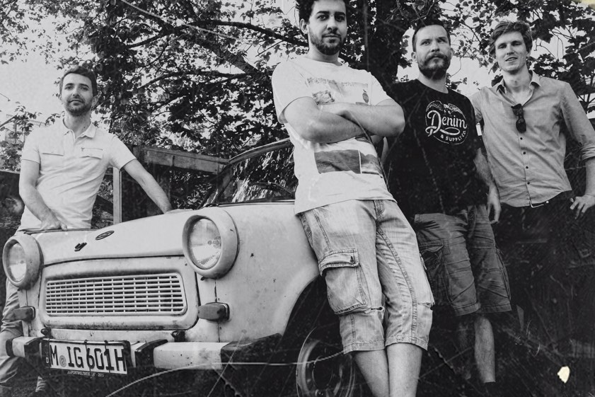 Die Band "Moy Avaz" um den aus Kroatien stammenden Bassisten Boris Boskovic (Zweiter von rechts) gastiert am morgigen Abend im Rahmen der Online-Reihe "Stream-Kultur" auf der Intakt-Musikbühne. Foto: Moy Avaz