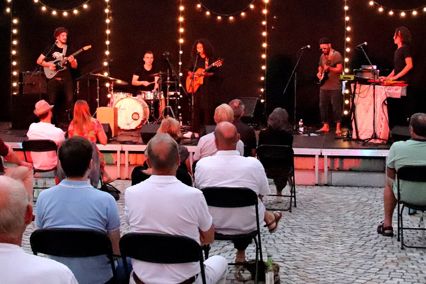 Die Plätze im Innenhof des Landratsamts waren beim Kultur-Sommer 2020 "fast durchweg ausverkauft", heißt es aus der Stadtverwaltung von Pfaffenhofen. Hier ein Archivfoto.