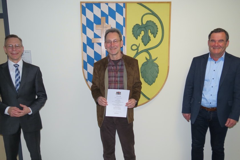 Von links: Abteilungs-Leiter Steffen Kill, Heinz Taglieber und Landrat Albert Gürtner. Foto: Rottler