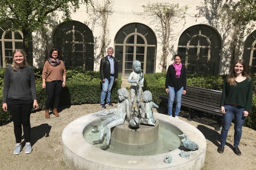 Das Team des Pflegestützpunktes: Carolin Schneider (von links), Daniela Schläfer, Christian Kutz, Ingrid Mair und Anna Gableder. Foto: Landratsamt Neuburg-Schrobenhausen