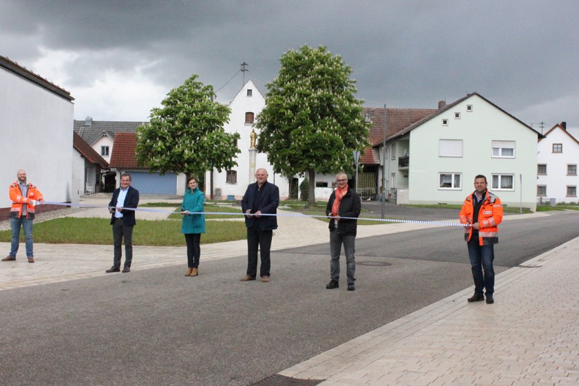 Von links: Andreas Krimm (Landkreis), Landrat Albert Gürtner, Christine Hladik (Gemeinde Münchsmünster), Bürgermeister Andreas Meyer, Arthur Kraus (Landkreis), Andreas Buchbauer (Landkreis). Foto: Gemeinde Münchsmünster