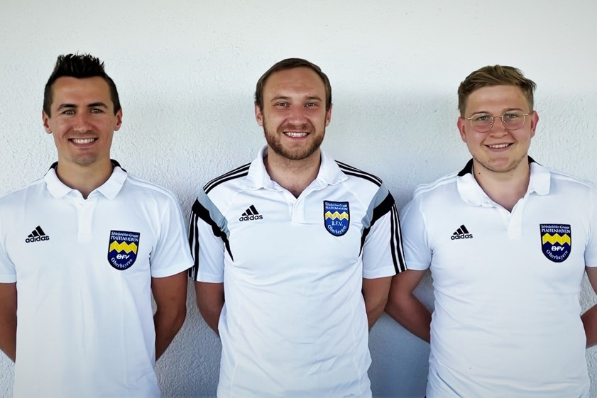 Die derzeitige Elite der Fußball-Schiedsrichter-Gruppe Pfaffenhofen: Fabian Anders (von links), Alexander Kneidl und Niklas Großmann. Foto: Wolfgang Inderwies