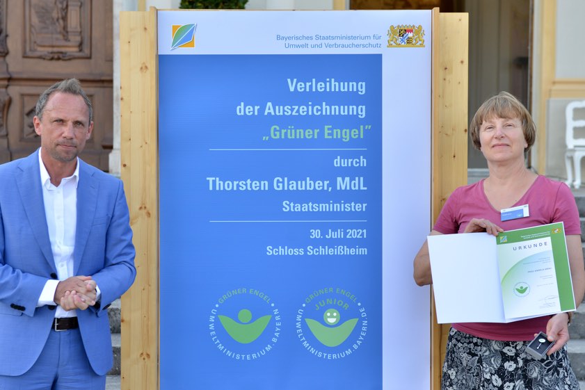 Minister Thorsten Glauber und Angela Grau. Foto: Bayerisches Staatsministerium für Umwelt und Verbraucherschutz