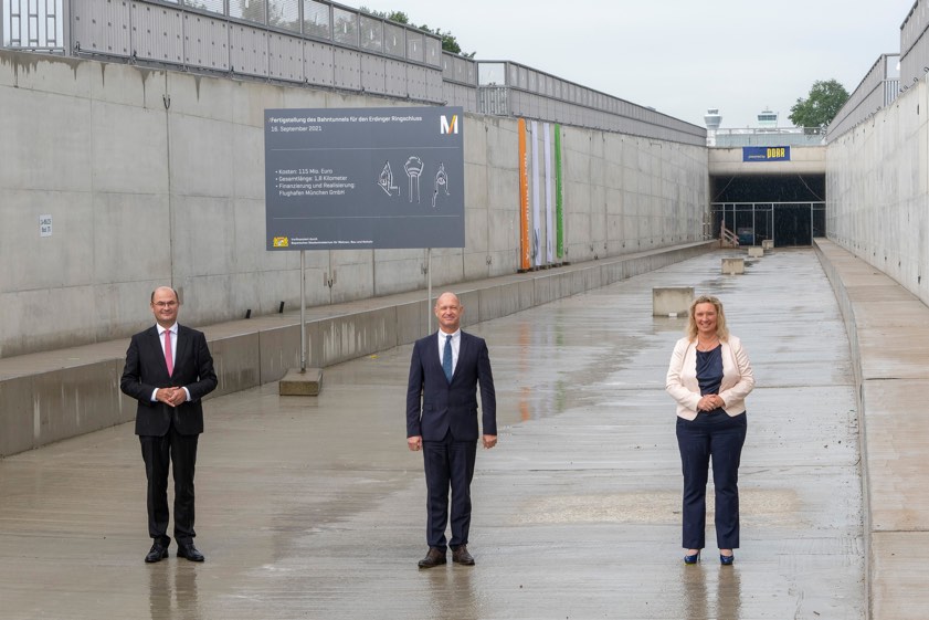Von links: Albert Füracker, bayerischer Finanz-Minister und Vorsitzender des Aufsichtsrats der Flughafen-München-GmbH (FMG), sowie der Vorsitzende der FMG-Geschäftsführung, Jost Lammers, und die bayerische Verkehrs-Ministerin Kerstin Schreyer. Foto: FMG