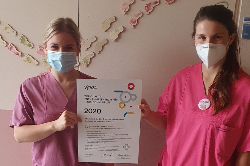Auch die Hebammen Lilly Sack und Felisa Segador freuen sich über das gute Abschneiden der Ilmtalklinik.