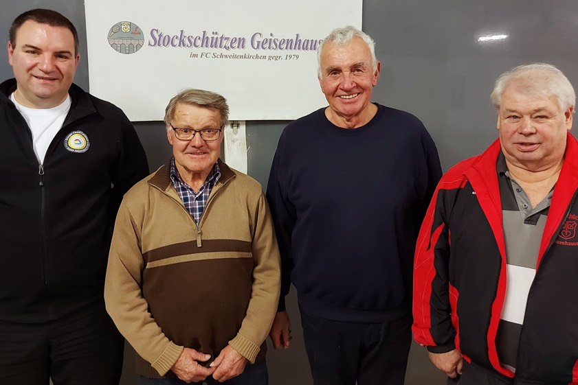 Von links: Roland Wittmann, Hermann Grebmair, Richard Hartleitner und Stockschützen-Chef Manfred Ostermeier. Foto: Roland Rühle