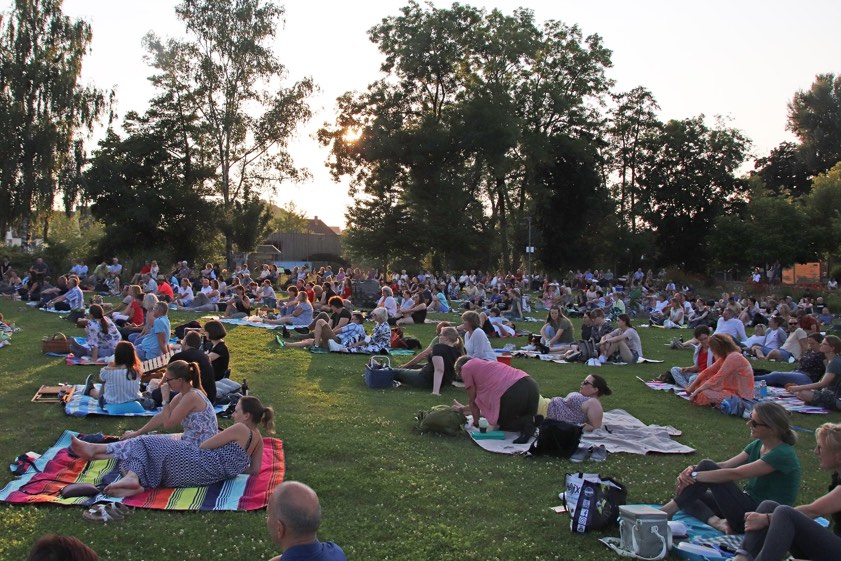 Bei den so genannten Picknick-Konzerten im Bürgerpark herrscht eine besondere Stimmung. Archivfoto: Stadtverwaltung