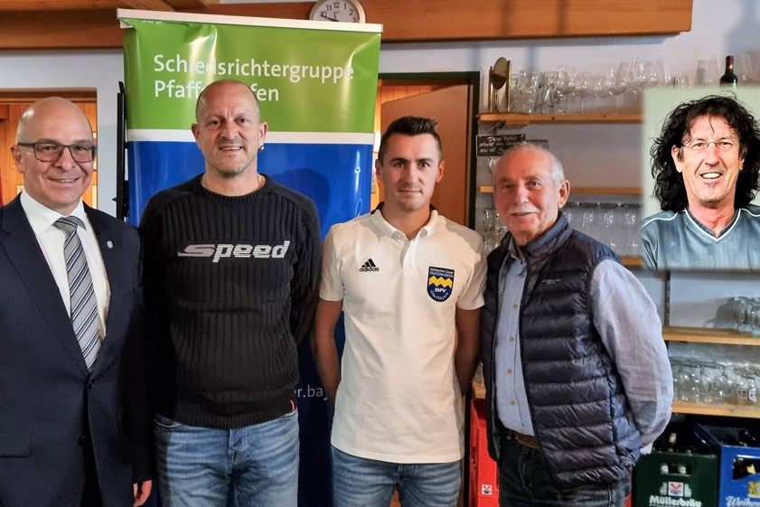 Von links: Obmann Wolfgang Inderwies (BC Uttenhofen), die stellvertretenden Obmänner Michael Seidl (SV Fahlenbach) und Fabian Anders (FC Geisenfeld), Ehren-Obmann Albert Schnell (SV Ilmmünster) und Lehrwart Anton Wagner (BC Uttenhofen, rechts per Foto eingefügt).