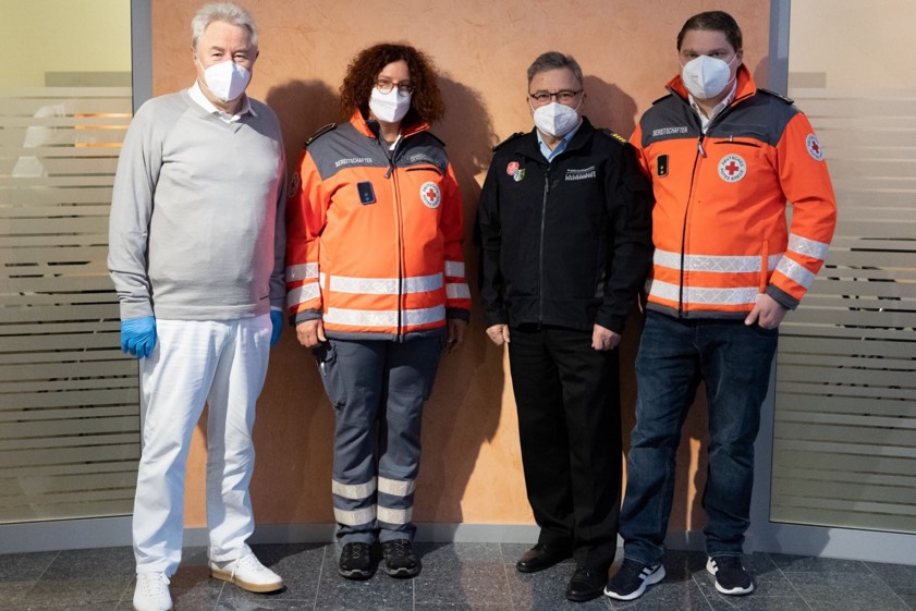 Von links: Ärztlicher Leiter Peter Korzinek, stellvertretende Kreis-Bereitschafts-Leiterin Iris Morgenstern, Kreisbrandrat Armin Wiesbeck und Kreis-Bereitschafts-Leiter Benedikt Weltge. Foto: BRK