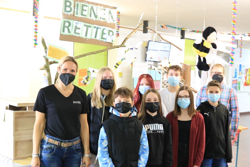 Siebtklässler der Realschule in Geisenfeld mit Lehrerin Marion Kastl und Maximilian Weidenhiller vom Landratsamt. Foto: Realschule Geisenfeld