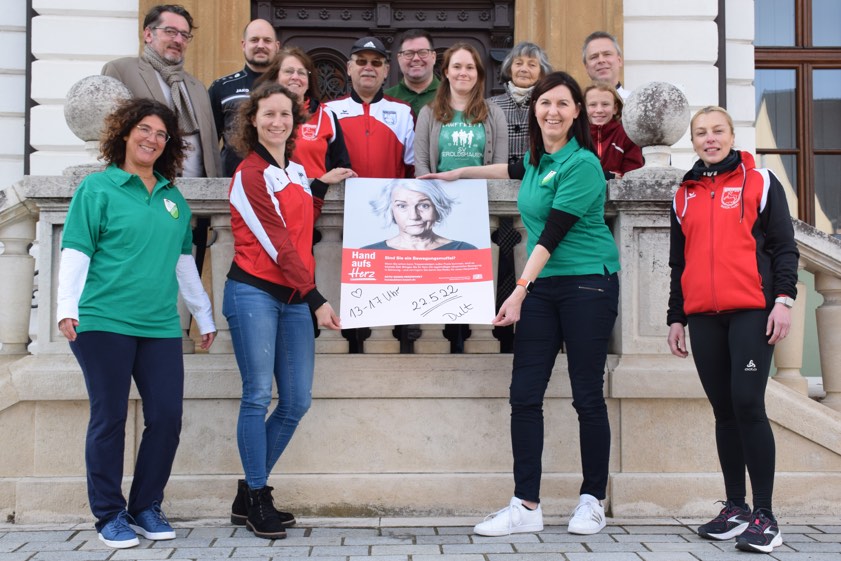Die Verantwortlichen des SV Geroldshausen und des TSV Wolnzach engagieren sich bei der Aktion "Hand aufs Herz – Aktiv gegen Herzinfarkt". Foto: Landratsamt Pfaffenhofen