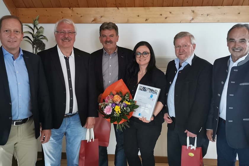 Von links: Bürgermeister Paul Weber, Altbürgermeister Christian Staudter, Ludwig Schielein, Barbara Grundner-Köppel, Lothar Köppel, Paul Baumann. Fotos: Stadt Geisenfeld