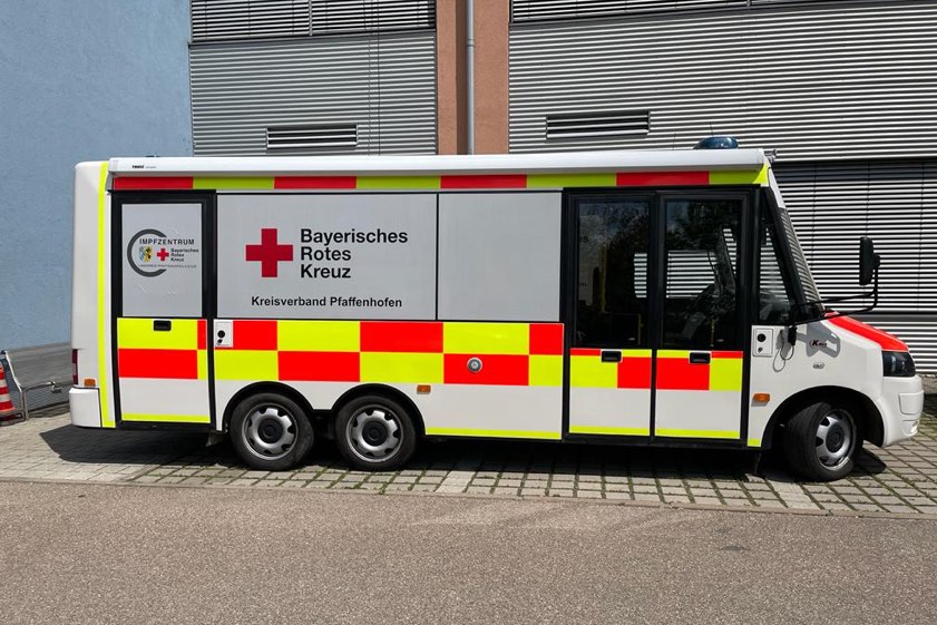 So sieht der Corona-Impf-Bus aus, der ab sofort an zwei Tagen in der Woche im Landkreis Pfaffenhofen unterwegs ist. Foto: BRK