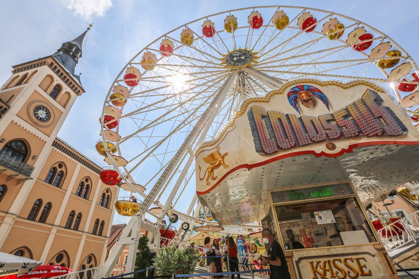 War im vergangenen Jahr bereits ein Highlight auf dem Hauptplatz: das Riesenrad. Archiv-Foto: Florian Schaipp