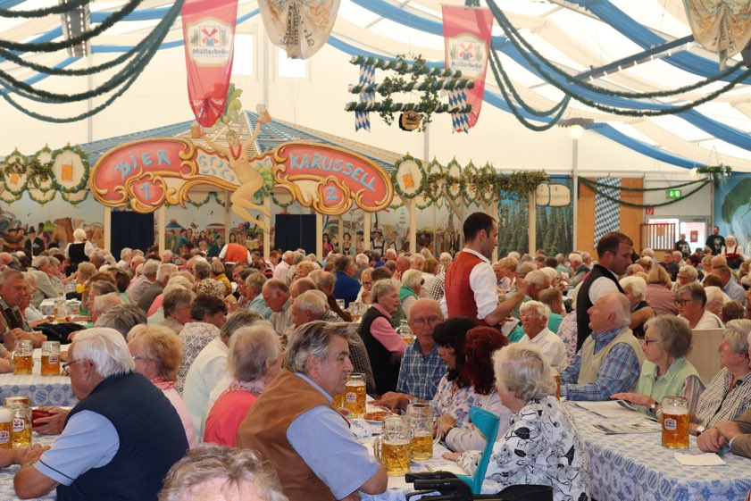 Auch dieses Jahr lädt die Stadt Pfaffenhofen am Volksfest-Donnerstag zum Senioren-Nachmittag ein. Archivfoto aus dem Jahr 2019: Stadt Pfaffenhofen