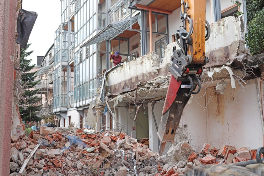 Auf dem Areal des ehemaligen Altenheims "St. Franziskus" haben die Abriss-Arbeiten bereits begonnen. Foto: Stadt Pfaffenhofen
