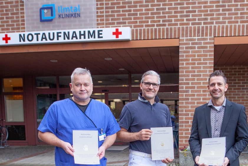 Von links: Hygiene-Leiter Christian Neumayer, Chefarzt Hansjörg Aust und Klinik-Geschäftsführer Christian Degen. Foto: Heckl