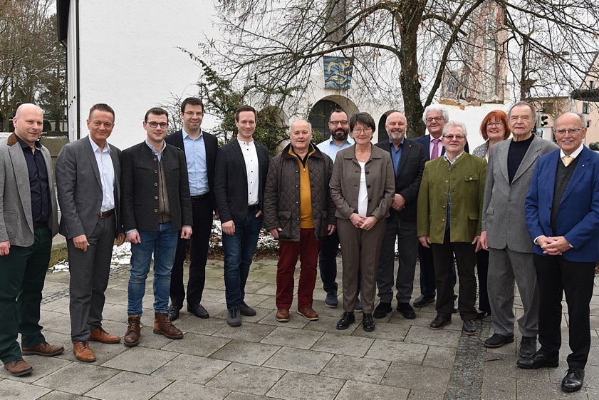 Von links: Markus Schranz (stellvertretender Vorsitzender der Manchinger CSU), Karl Straub (Landtags-Abgeordneter), Fabian Flössler (Bezirksrat), Michael Weichenrieder (stellvertretender Vorsitzender der Manchinger CSU), Hanswerner Görlitz, Karl Schranz, Walter Neubauer, Birgid Neumayr (CSU-Ortsvorsitzende), Alfred Wittmann, Richard Besl, Karl Huber, Hannelore Besl, Herbert Mayr, Josef Mederer (Bezirkstags-Präsident).