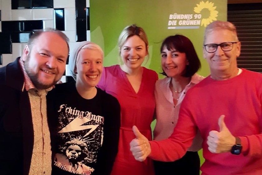Die Landtags-Direkt-Kandidaten der Grünen aus der Region 10 mit der bayerischen Spitzen-Kandidatin Katharina Schulze (Mitte): Merlin Nagel aus Ingolstadt (von links), Simone Zink (Eichstätt), Marina Abstreiter (Neuburg-Schrobenhausen) und Roland Dörfler (Pfaffenhofen). Foto: oh