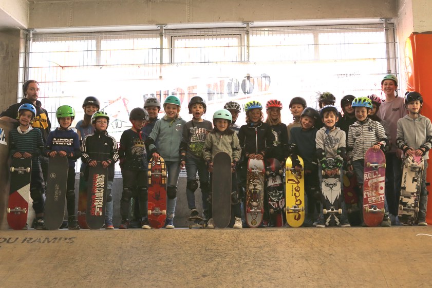 Workshop-Leiter Chris Rieger (hinten, links) mit den jungen Teilnehmern eines vergangenen Skate-Kurses. Archivfoto: Stadtjugendpflege Pfaffenhofen