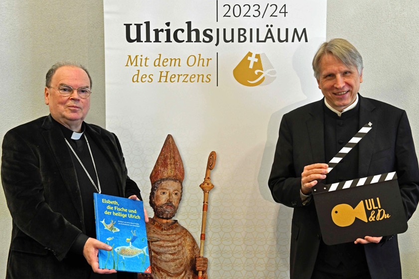 Bischof Bertram Meier (links) und Domkapitular Thomas Groll, der Vorsitzender des St.-Ulrich-Komitees, freuen sich auf das anstehende Jubiläumsjahr, das ein abwechslungsreiches Programm verspricht. Foto: Schnall, pba