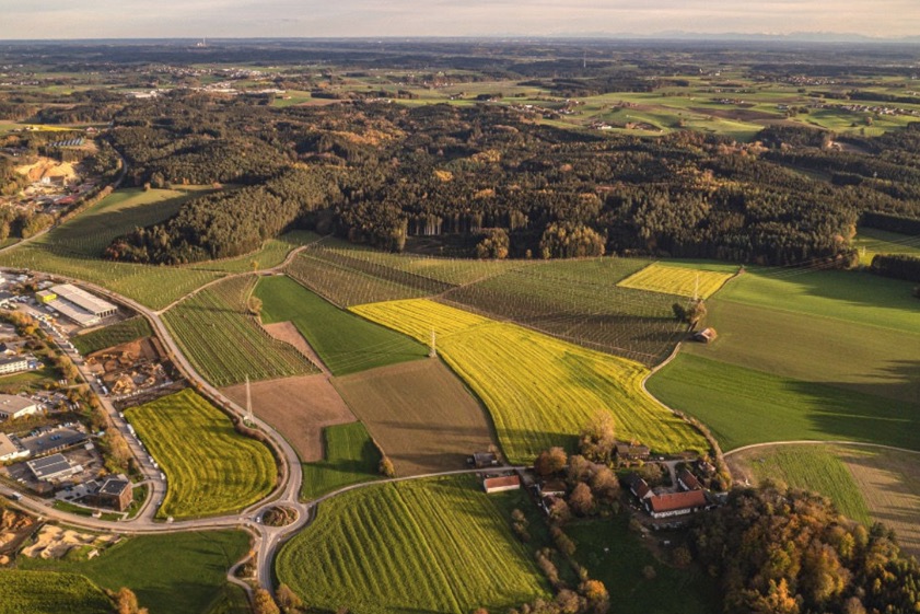 Links das bestehende Gebiet "Kuglhof", rechts die Fläche, auf der "Kuglhof II" entstehen sollte. Foto: www.kuglhof2.de