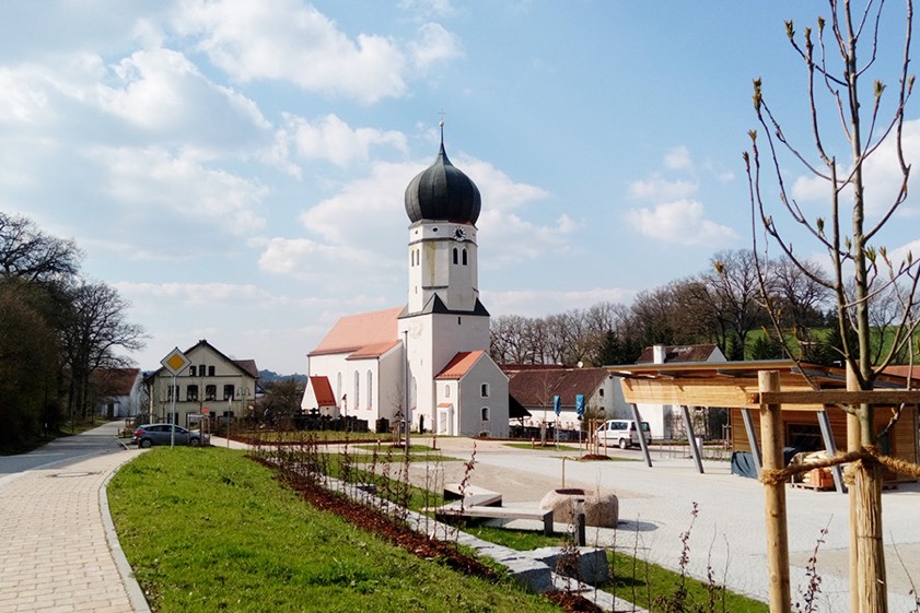 Der neue Dorfplatz in Eschelbach. Foto: Amt für ländliche Entwicklung