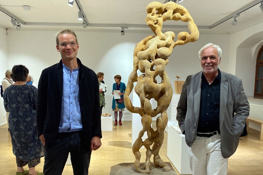 Künstler Sebastian Wanninger (links) und der städtische Kultur-Referent Reinhard Haiplik. Fotos: Stadt Pfaffenhofen