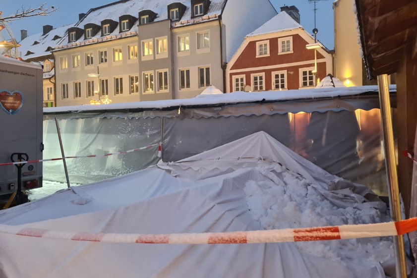 Was vom Bastel-Zelt übrig blieb. Fotos: oh