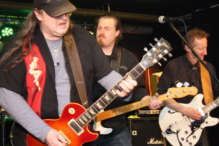 Sänger und Leadgitarrist Herman Dunkel (links) ist mit seiner CCR-Tribute-Band am Freitagabend neuerlich zu Gast in Pfaffenhofen. Foto: Köpf