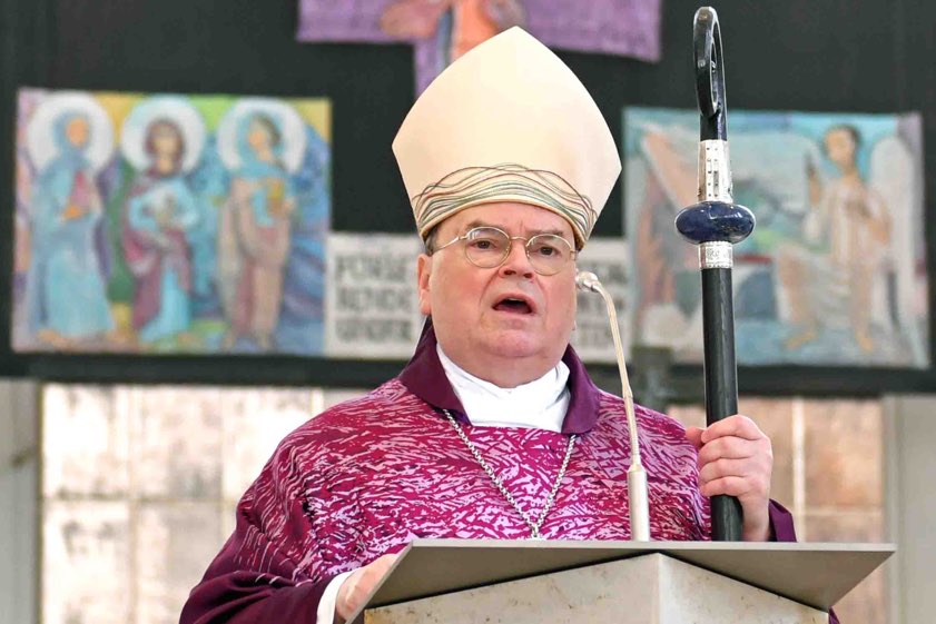 Bischof Bertram Meier, hier bei seiner Predigt zum "Aschermittwoch der Künstler" in der Mindelheimer Pfarrkirche "St. Stephan". Foto: pba, Nicolas Schnall