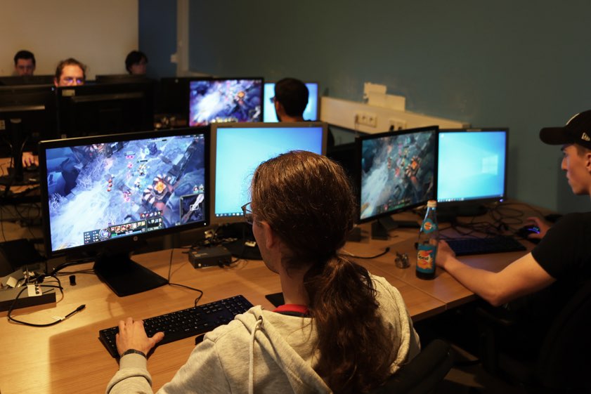 Bei einem Gaming-Event im "Hackerspace" traten im vergangenen November die Teilnehmer im Spiel "League of Legends" gegeneinander an. Foto: Stadt Pfaffenhofen