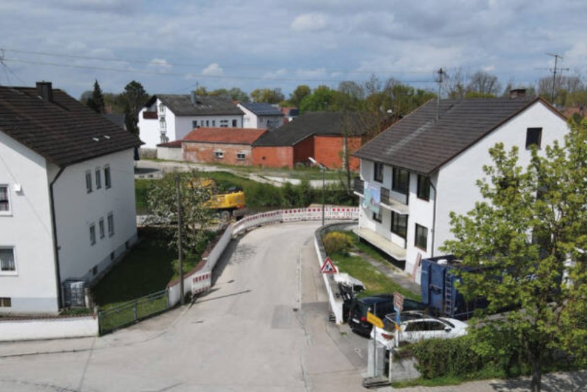 An dieser Stelle soll sie entstehen, die zweite Paar-Brücke in Manching. Hier eine Drohnen-Aufnahme aus dem Sommer vergangenen Jahres. Fotos und Grafiken: Gemeinde Manching