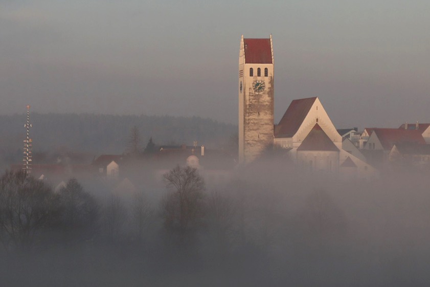 Ilmmünster im Nebel. Foto: Ludwig Schrätzenstaller
