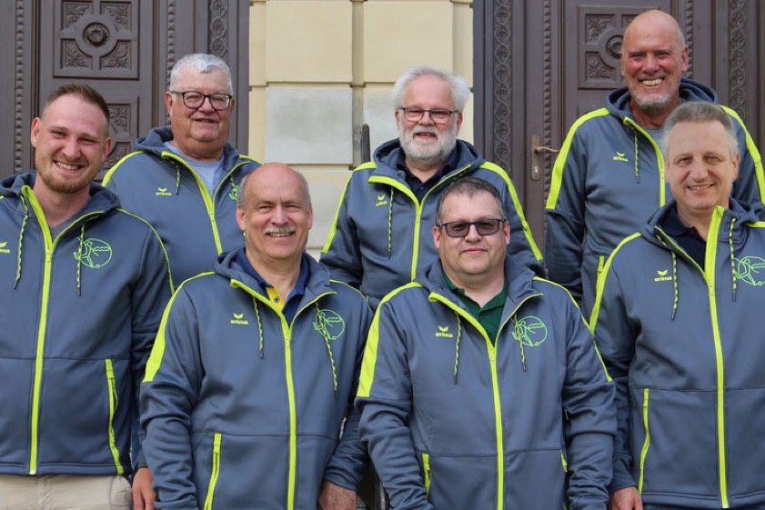 Von links: Markus Treittinger (Erster Vorsitzender), Ralph Steffen (Erster Schriftführer), Jürgen Nowak (Dritter Vorsitzender), Robert Schröder (Zweiter Kassier), Stefan Hagl (Zweiter Vorsitzender), Heiner Bosse (Zweiter Schriftführer), Bernd Orlishausen (Erster Kassier). Foto: oh