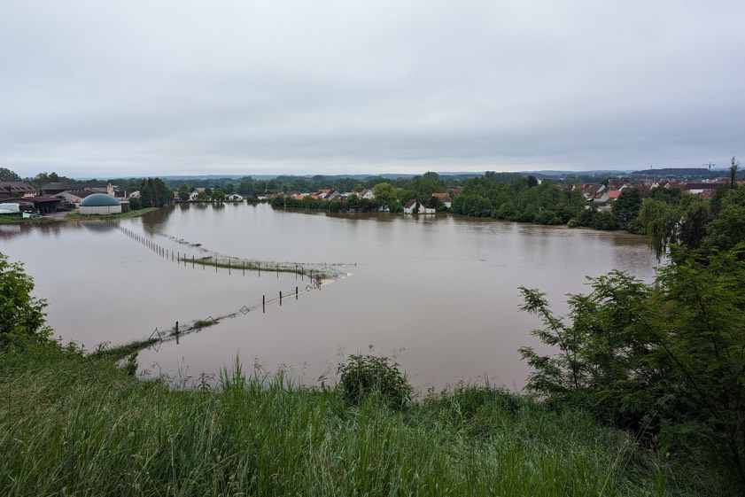 Blick am heutigen Morgen vom Ortsteil Klosterberg auf Hohenwart. Foto oben: Dominik Hangl; Fotos unten: Tobias Zell