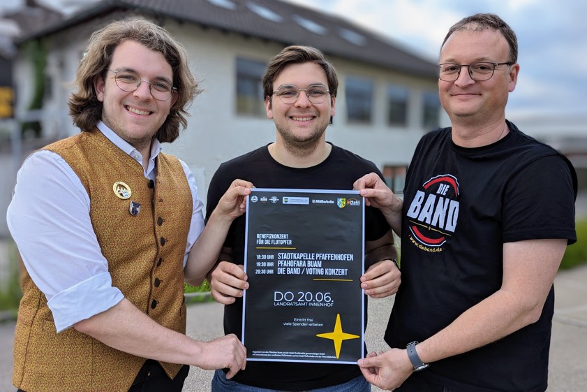 Adrian Knoll (von links) von der Stadtkapelle Pfaffenhofen, Loris Knoll von den "Pfahofara Buam" sowie Michael Herrmann, Chef des Intakt-Musikinstituts und Band-Leader von "Die Band". Foto: intakt Musikinstitut gGmbH
