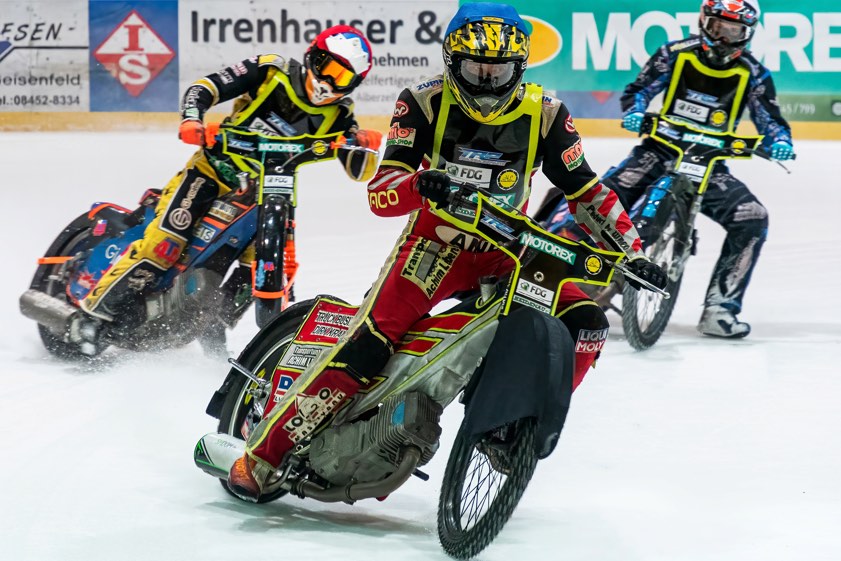 Sergej Malyschew (Russland) vor Jacob Bukhave (Dänemark, links) und Nicklas Clausen (Dänemark, rechts). Fotos: Rainer Schaaf, Manfred Höfler, Erhard Wallenäffer