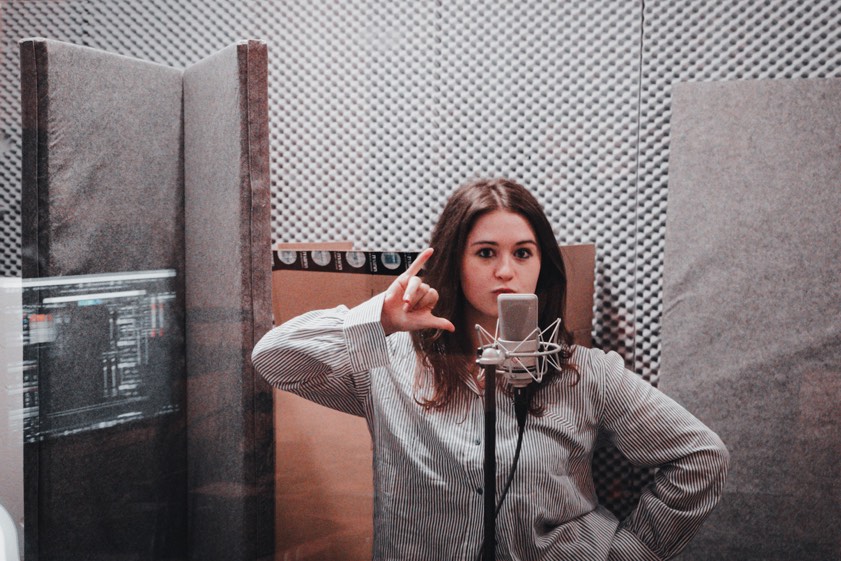 Emily Gruhle nimmt als Sängerin von "Yuna" selbst im Tonstudio im "Utopia" auf. Foto: Stadt Pfaffenhofen