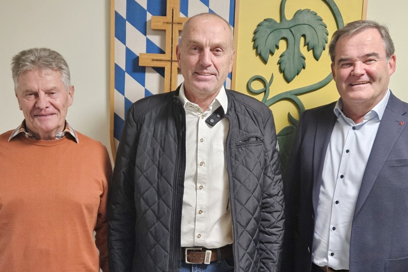 Florian Weiß (von links), Sepp Kirzinger und Landrat Albert Gürtner. Foto: Birgit Stimpel