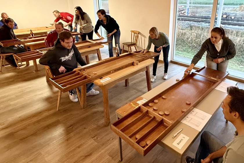 Fleißig geschubst – oder geschoben – wurde bei der zweiten bayerische Meisterschaft im Jakkolo in Uttenhofen.